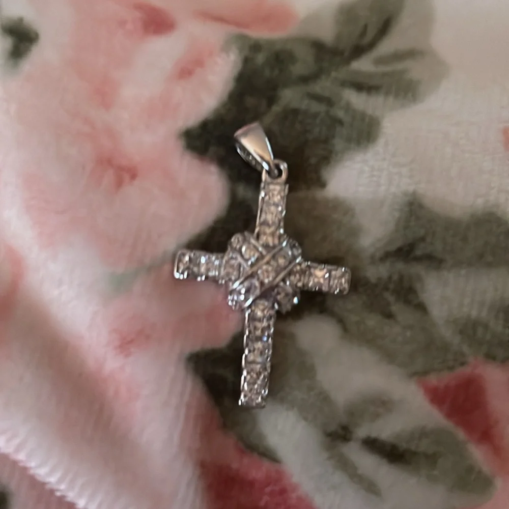 NWOT Solid .925 Sterling Silver CZ Cross Pendant - Picture 3 of 3